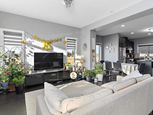 40 215 Saddleback Road, Edmonton, AB - Indoor Photo Showing Living Room