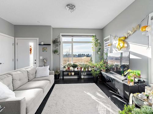 40 215 Saddleback Road, Edmonton, AB - Indoor Photo Showing Living Room