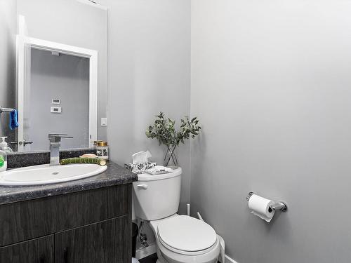 40 215 Saddleback Road, Edmonton, AB - Indoor Photo Showing Bathroom