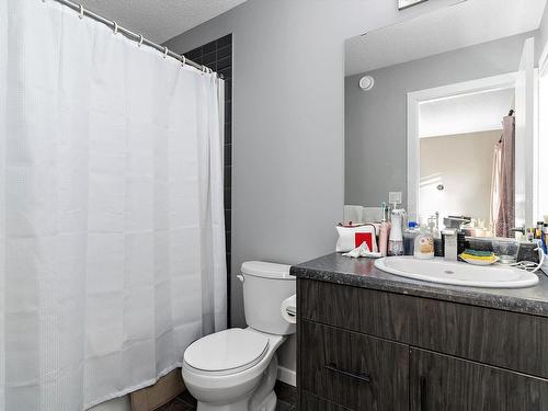 40 215 Saddleback Road, Edmonton, AB - Indoor Photo Showing Bathroom