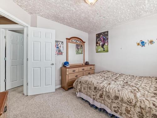 6344 166 Avenue, Edmonton, AB - Indoor Photo Showing Bedroom