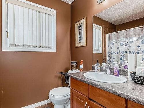 6344 166 Avenue, Edmonton, AB - Indoor Photo Showing Bathroom