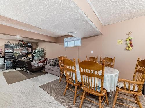 6344 166 Avenue, Edmonton, AB - Indoor Photo Showing Dining Room