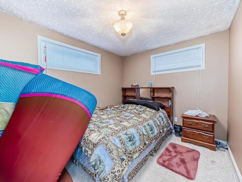 6344 166 Avenue, Edmonton, AB - Indoor Photo Showing Bedroom