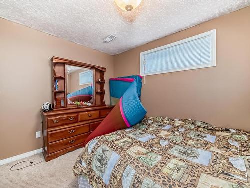 6344 166 Avenue, Edmonton, AB - Indoor Photo Showing Bedroom