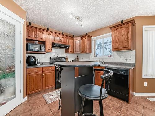 6344 166 Avenue, Edmonton, AB - Indoor Photo Showing Kitchen