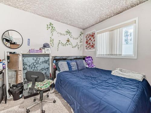 6344 166 Avenue, Edmonton, AB - Indoor Photo Showing Bedroom