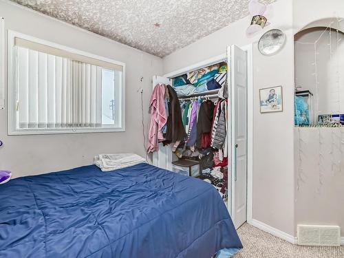 6344 166 Avenue, Edmonton, AB - Indoor Photo Showing Bedroom