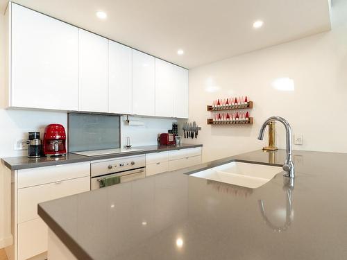 10522 84 Avenue, Edmonton, AB - Indoor Photo Showing Kitchen With Double Sink