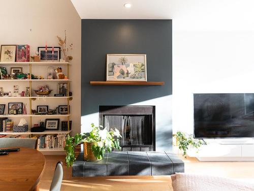 10522 84 Avenue, Edmonton, AB - Indoor Photo Showing Living Room