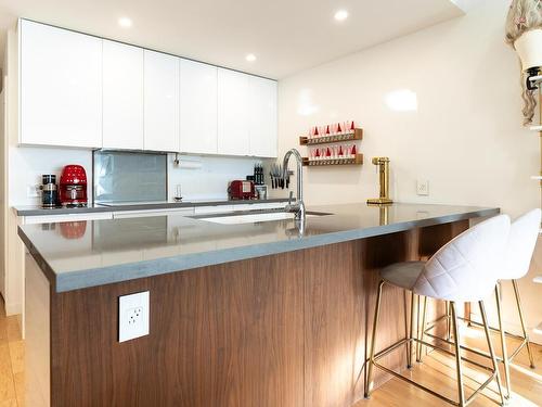 10522 84 Avenue, Edmonton, AB - Indoor Photo Showing Kitchen