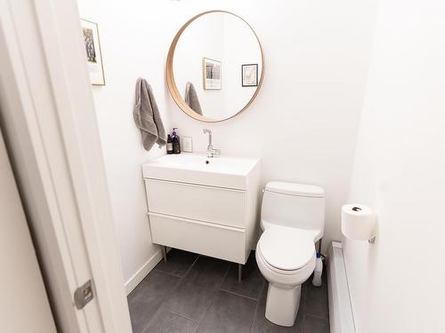 10522 84 Avenue, Edmonton, AB - Indoor Photo Showing Bathroom