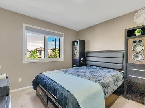 7193 Cardinal Way, Edmonton, AB - Indoor Photo Showing Bedroom