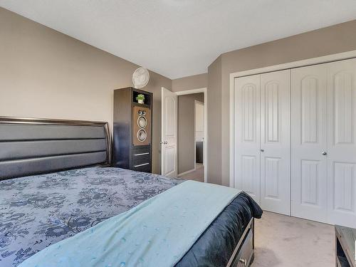 7193 Cardinal Way, Edmonton, AB - Indoor Photo Showing Bedroom