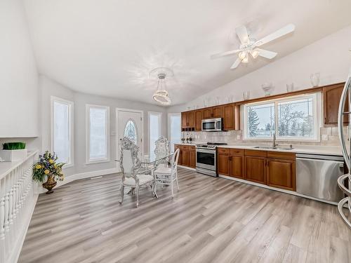 10735 Beaumaris Road, Edmonton, AB - Indoor Photo Showing Kitchen