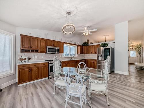 10735 Beaumaris Road, Edmonton, AB - Indoor Photo Showing Kitchen