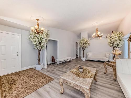 10735 Beaumaris Road, Edmonton, AB - Indoor Photo Showing Living Room