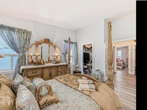 10735 Beaumaris Road, Edmonton, AB - Indoor Photo Showing Bedroom