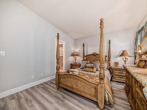 10735 Beaumaris Road, Edmonton, AB - Indoor Photo Showing Bedroom