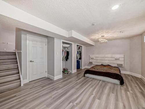 10735 Beaumaris Road, Edmonton, AB - Indoor Photo Showing Bedroom