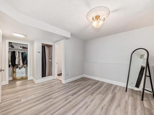 10735 Beaumaris Road, Edmonton, AB - Indoor Photo Showing Other Room