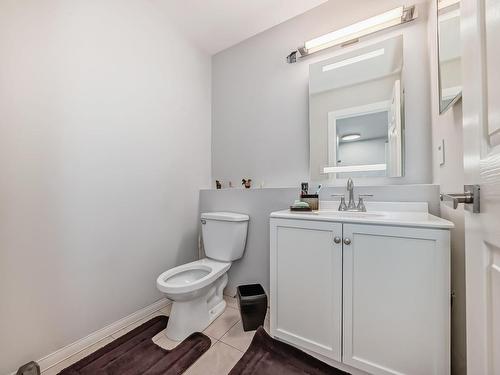 10735 Beaumaris Road, Edmonton, AB - Indoor Photo Showing Bathroom