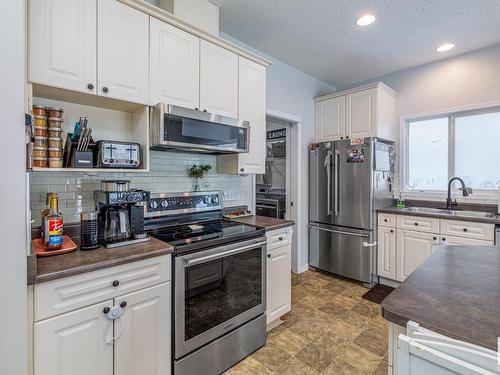 37 Birchmont Crescent, Leduc, AB - Indoor Photo Showing Kitchen