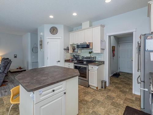 37 Birchmont Crescent, Leduc, AB - Indoor Photo Showing Kitchen