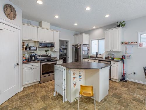 37 Birchmont Crescent, Leduc, AB - Indoor Photo Showing Kitchen