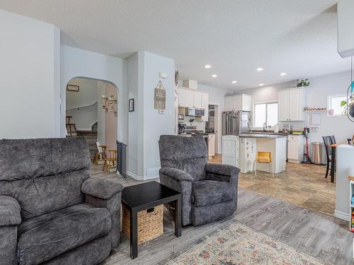 37 Birchmont Crescent, Leduc, AB - Indoor Photo Showing Living Room