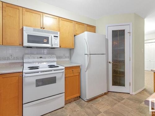 210 8909 100 Street, Edmonton, AB - Indoor Photo Showing Kitchen