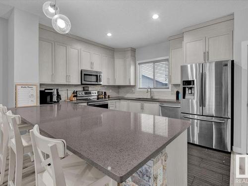 285 Ameena Drive, Leduc, AB - Indoor Photo Showing Kitchen With Upgraded Kitchen