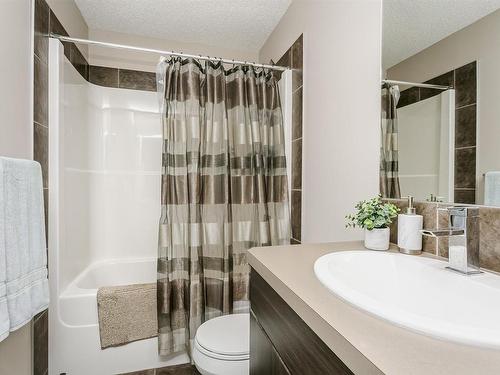 16023 10 Avenue, Edmonton, AB - Indoor Photo Showing Bathroom