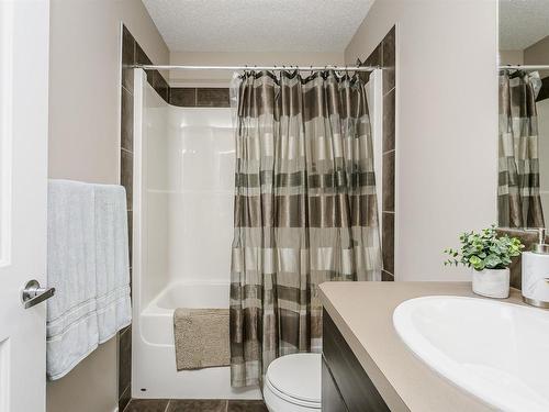 16023 10 Avenue, Edmonton, AB - Indoor Photo Showing Bathroom