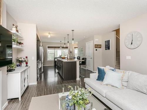 16023 10 Avenue, Edmonton, AB - Indoor Photo Showing Living Room