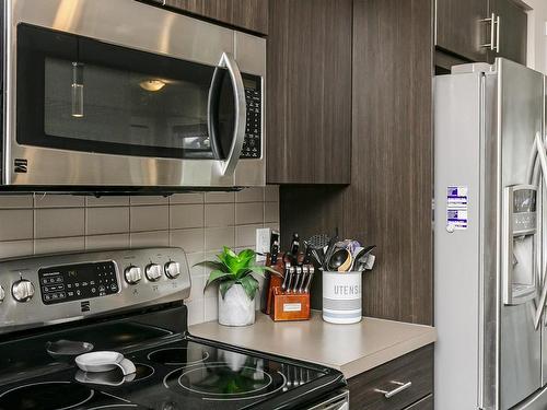 16023 10 Avenue, Edmonton, AB - Indoor Photo Showing Kitchen