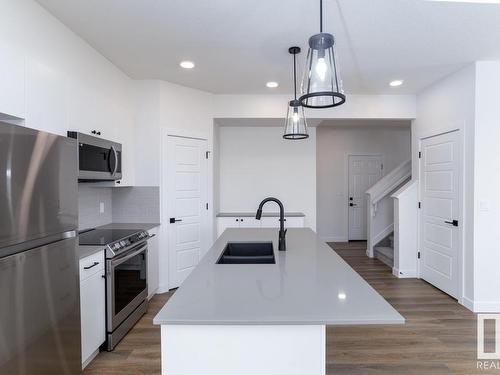 336 Genesis Villa(S), Stony Plain, AB - Indoor Photo Showing Kitchen With Double Sink With Upgraded Kitchen