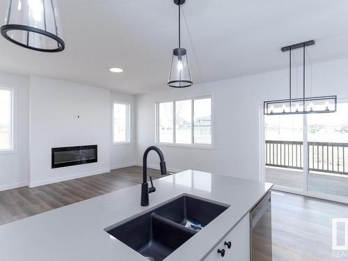 336 Genesis Villa(S), Stony Plain, AB - Indoor Photo Showing Kitchen With Double Sink