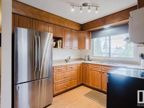 6515 95 Avenue, Edmonton, AB - Indoor Photo Showing Kitchen With Double Sink