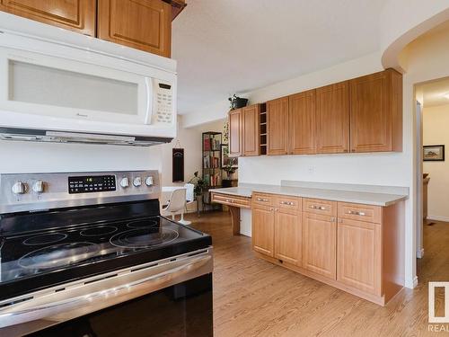 6515 95 Avenue, Edmonton, AB - Indoor Photo Showing Kitchen