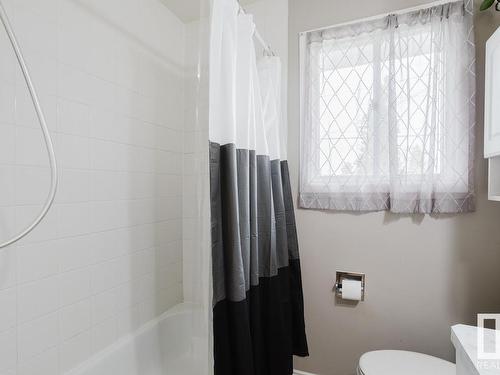 6515 95 Avenue, Edmonton, AB - Indoor Photo Showing Bathroom