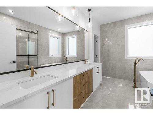 8504 148 Street, Edmonton, AB - Indoor Photo Showing Bathroom