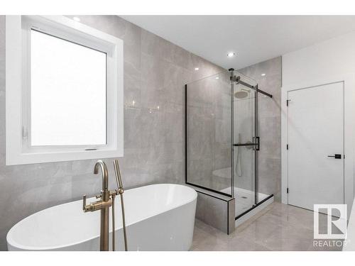 8504 148 Street, Edmonton, AB - Indoor Photo Showing Bathroom