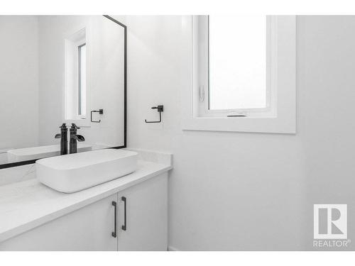 8504 148 Street, Edmonton, AB - Indoor Photo Showing Bathroom