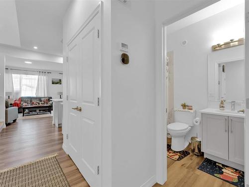 2214 Donaghey Way, Edmonton, AB - Indoor Photo Showing Bathroom