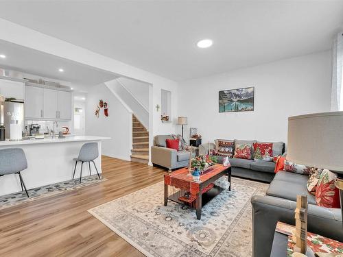 2214 Donaghey Way, Edmonton, AB - Indoor Photo Showing Living Room