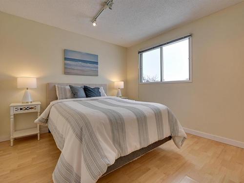 5612 93A Avenue, Edmonton, AB - Indoor Photo Showing Bedroom