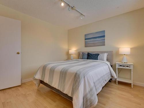 5612 93A Avenue, Edmonton, AB - Indoor Photo Showing Bedroom