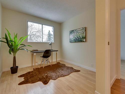 5612 93A Avenue, Edmonton, AB - Indoor Photo Showing Other Room