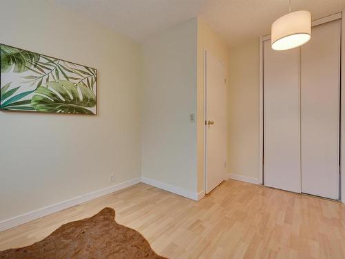 5612 93A Avenue, Edmonton, AB - Indoor Photo Showing Other Room